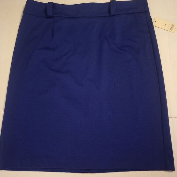 Electric blue stretchy knee length skirt with belt loops and zipper closure - Picture 1 of 6